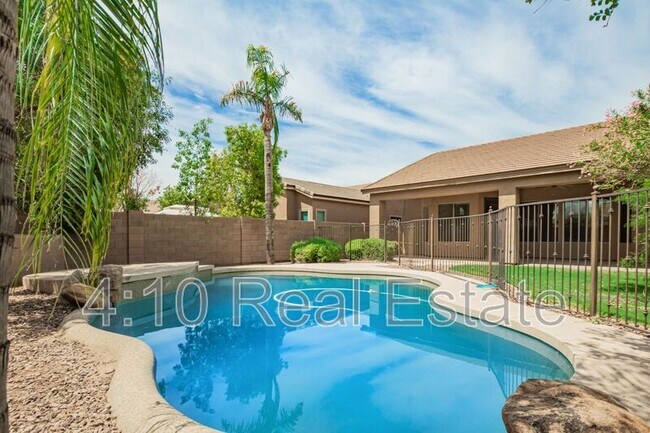 Building Photo - 463 W Canary Way