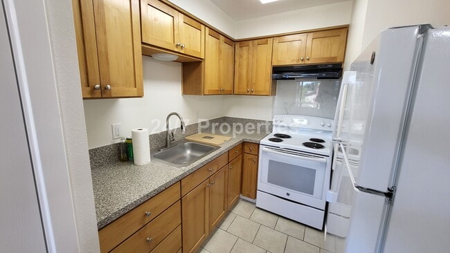 Building Photo - Remodeled 1BD I 1BA Apartment - Sandy