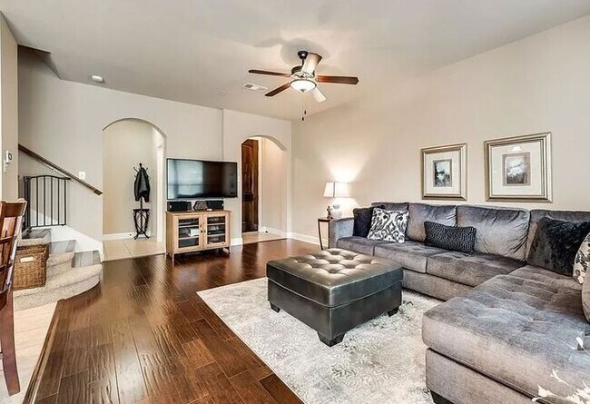 Building Photo - Upscale living in this fabulous Townhome!