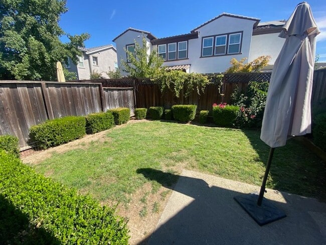 Building Photo - 434 Creekside Ln