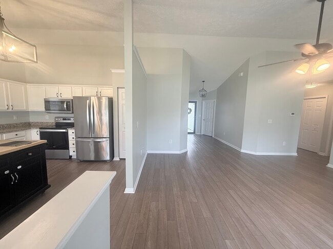 Building Photo - 112 Centennial Cir