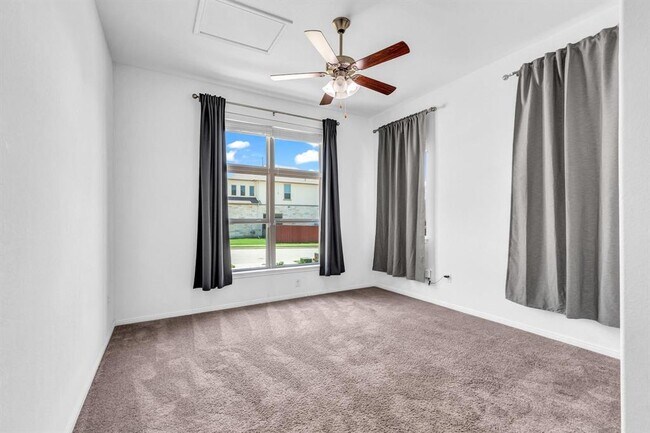 Building Photo - 2907 Zelma Dr