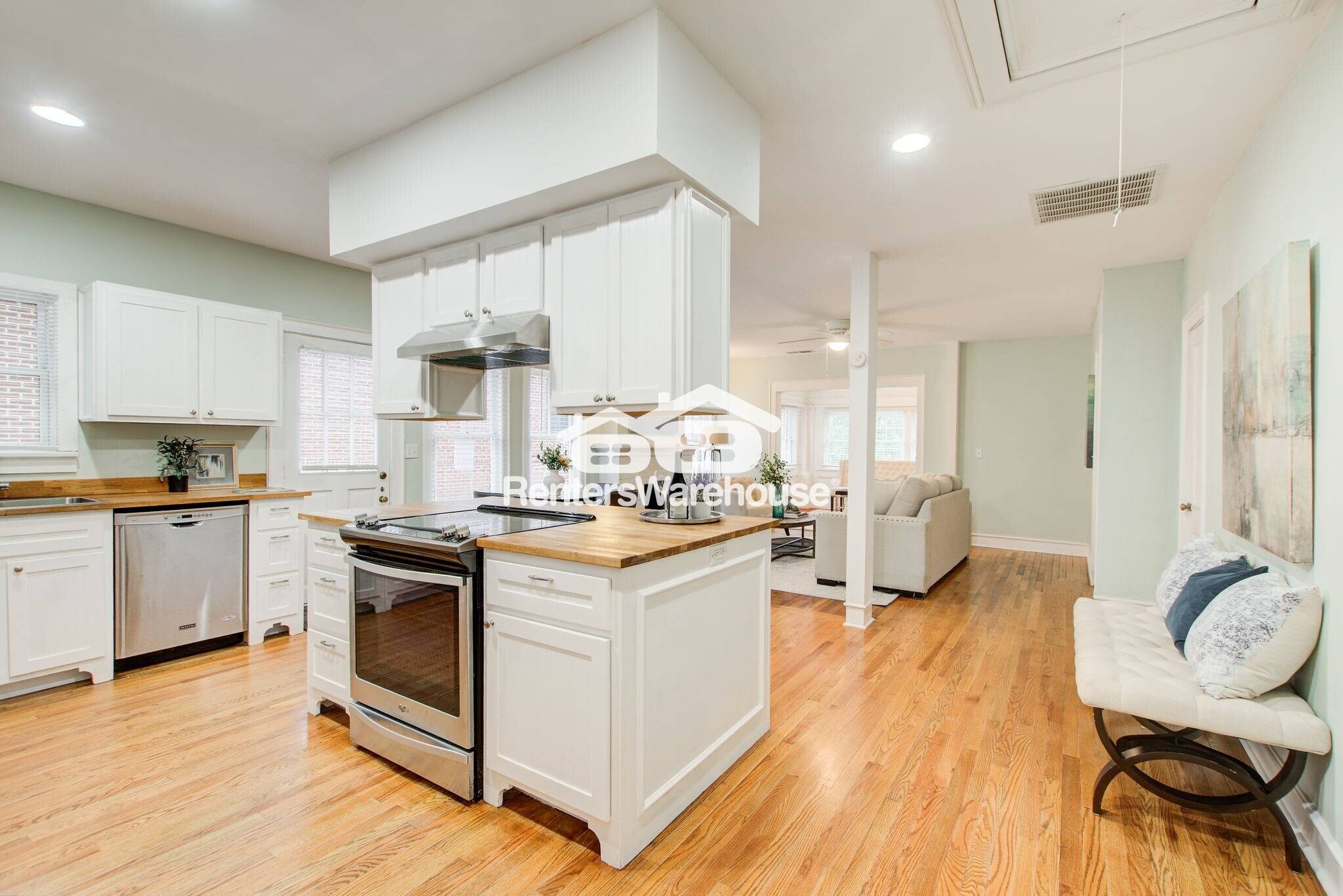 Building Photo - 875 White St SW