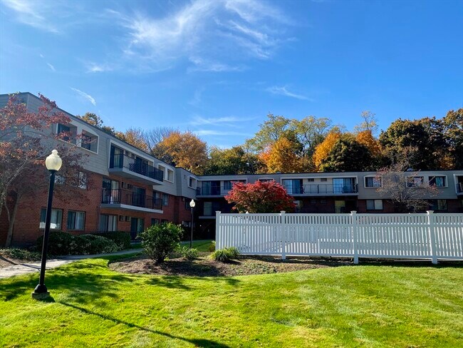 Building Photo - 575 Broad St