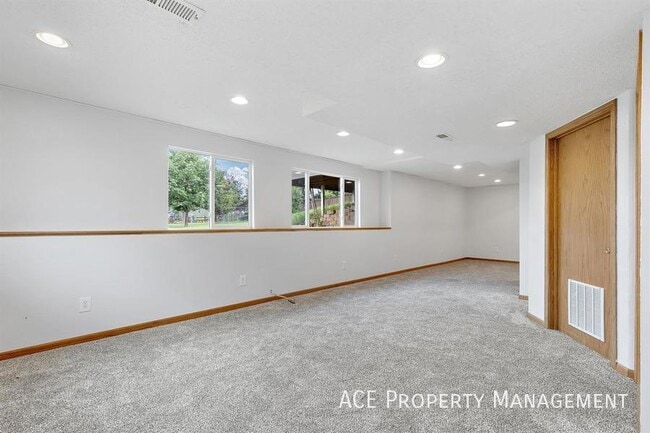 Building Photo - 8563 Stables Dr