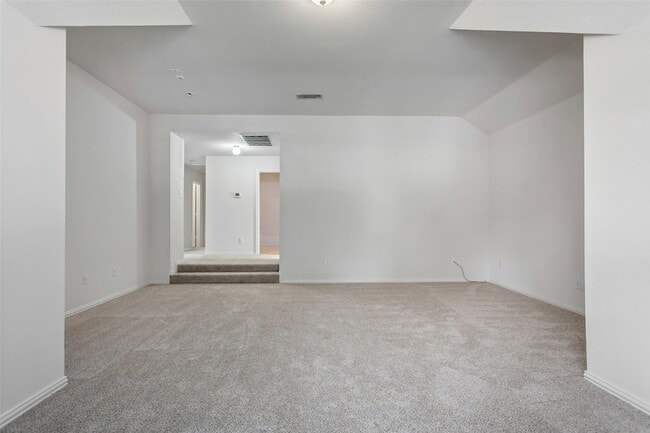 Building Photo - 915 Falcon Trail