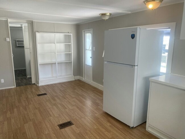 Building Photo - 6 Circle Dr