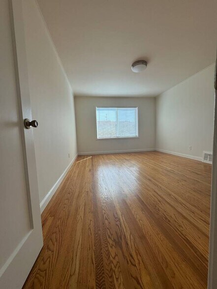 Building Photo - 27 Fredson Ct