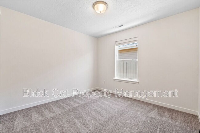 Building Photo - 10604 W New Berlin Dr