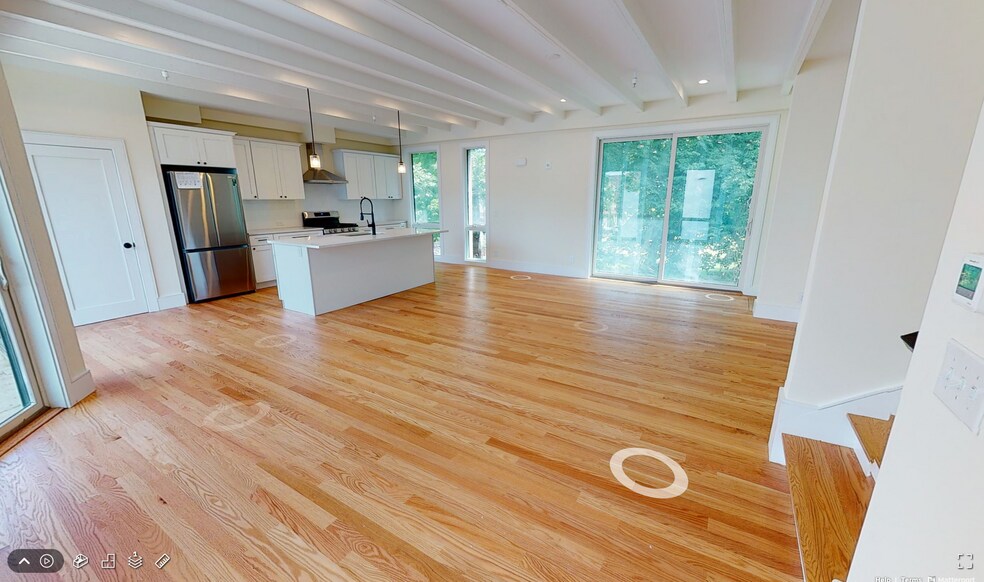 Building Photo - 65 Cameron St