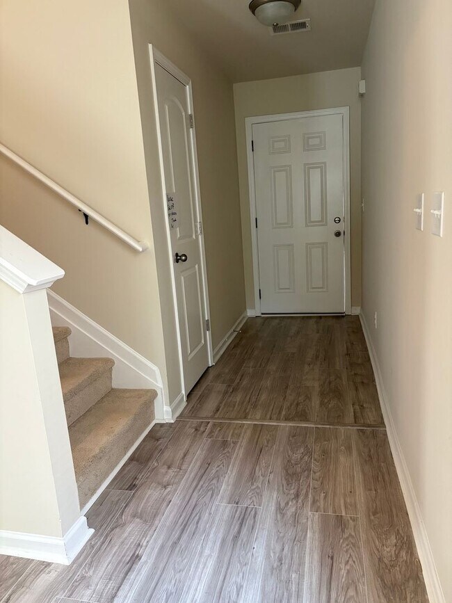Building Photo - Charming 3BR House in Hampton