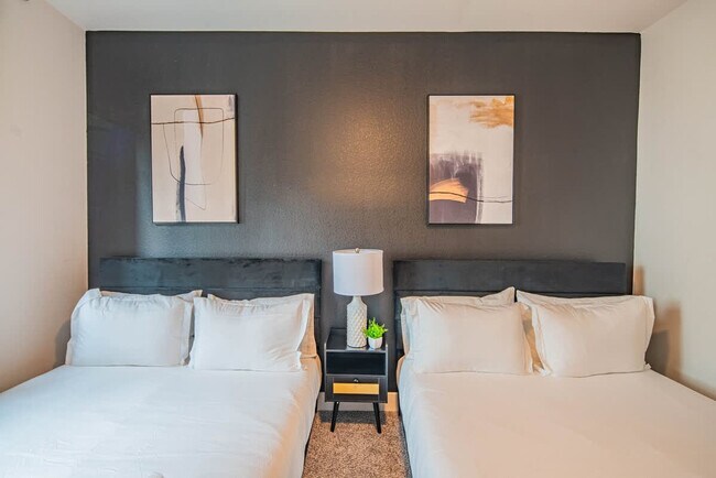 Building Photo - 15501 N Dial Blvd