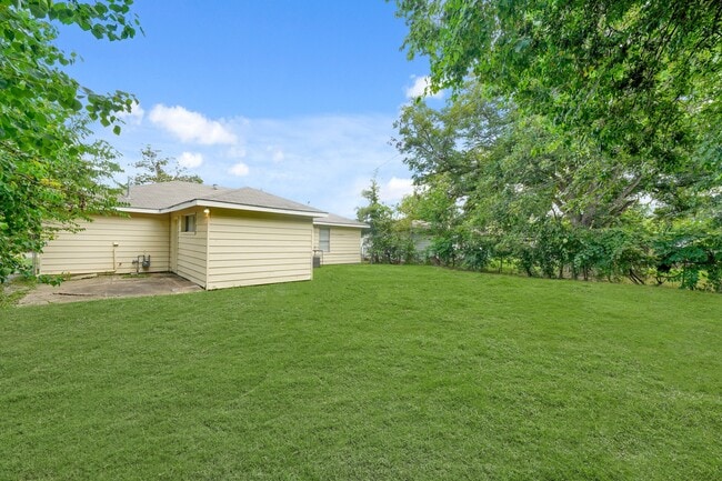 Building Photo - 5830 Glenhurst Dr