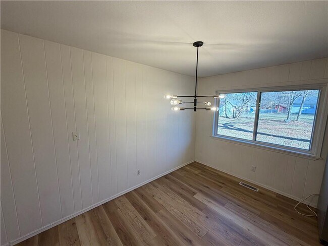 Building Photo - 2854 N Loxley Ave