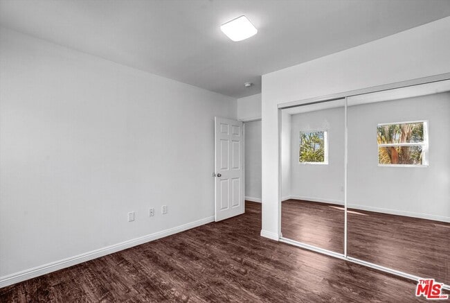 Building Photo - 5319 1/2 Normandie Ave