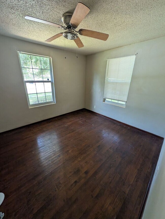 Building Photo - Affordable & Cozy Living at $1,099