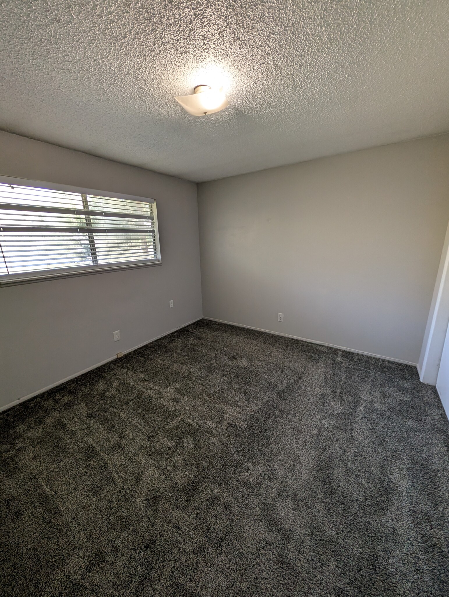 Building Photo - 1827 S Fairway Dr