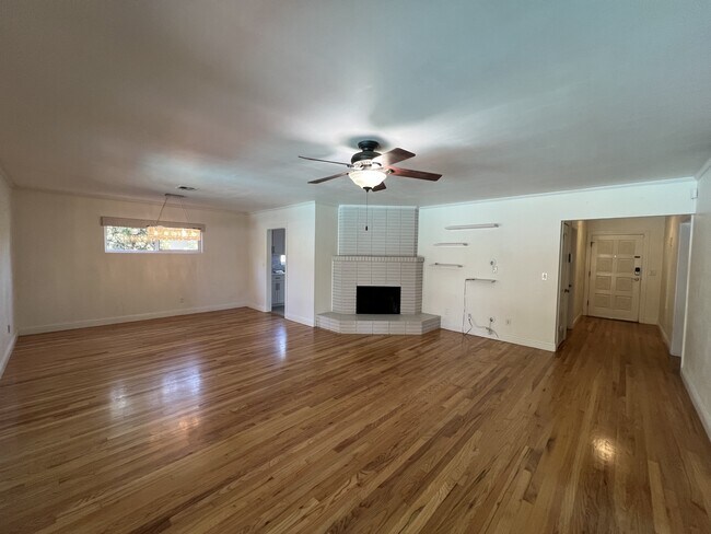 Building Photo - 2539 Drake St