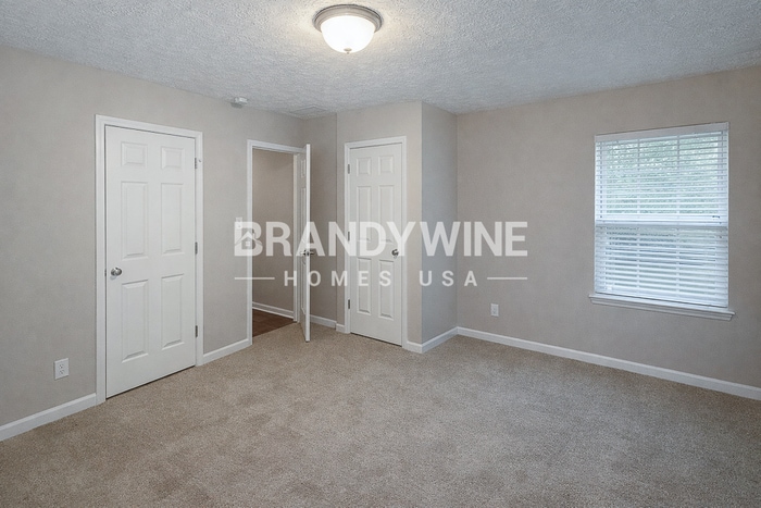 Building Photo - 2195 Pineview Trail