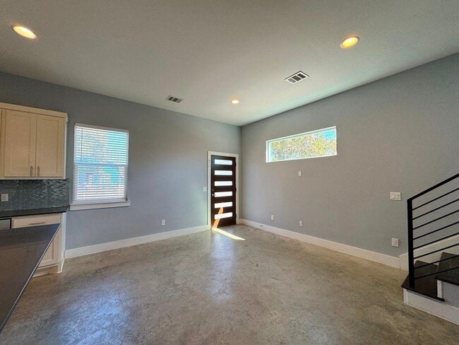 Building Photo - 6201 Felix Ave