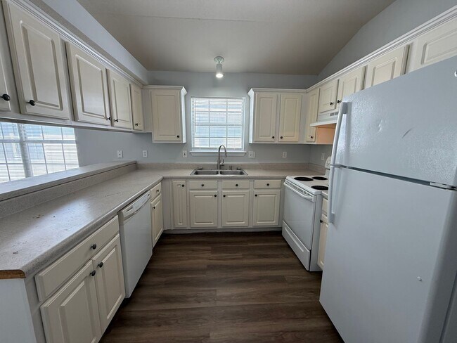 Building Photo - Pensacola - Springfield - 3 bedroom, 2 bathroom