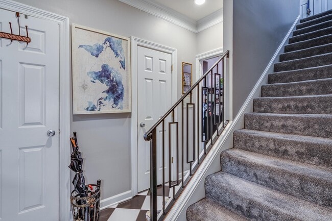 Building Photo - 1986 Eastend Dr