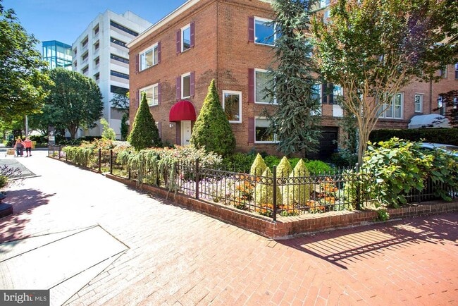 Building Photo - 837 New Hampshire Ave NW