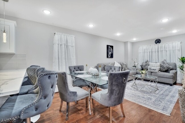 Building Photo - 225 S 9th St