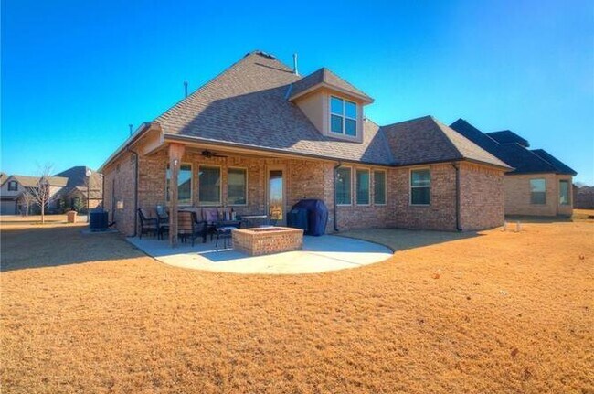 Building Photo - Amazing- Transitional Style Home with Custom Finishes w/ Community Pool- Gated- Edmond Schools