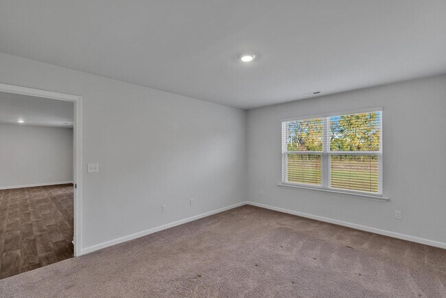 Building Photo - Move in Special- move-1/2 off the first month's rent with a lease signed by 12/31!!!