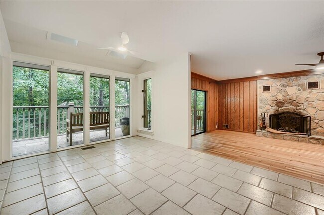 Building Photo - 570 Idlewood Dr NW