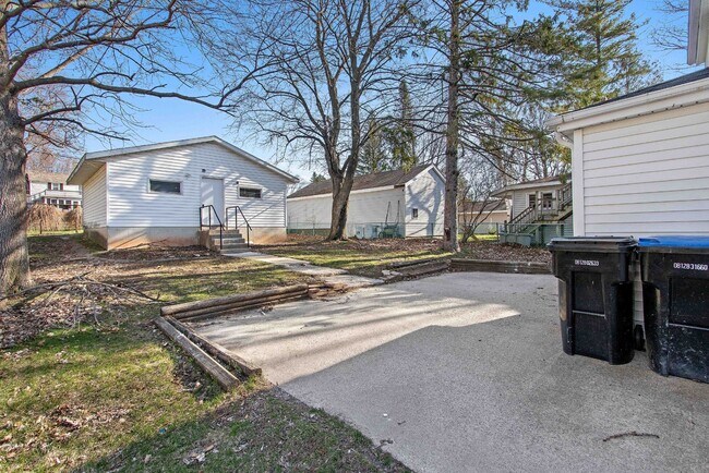 Building Photo - 916 Quincy St