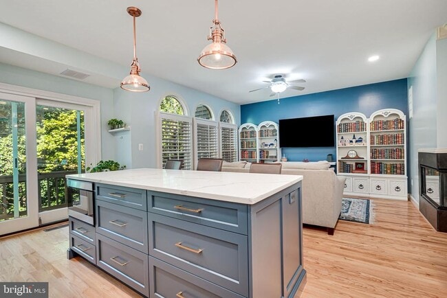 Building Photo - 150 Rees Pl