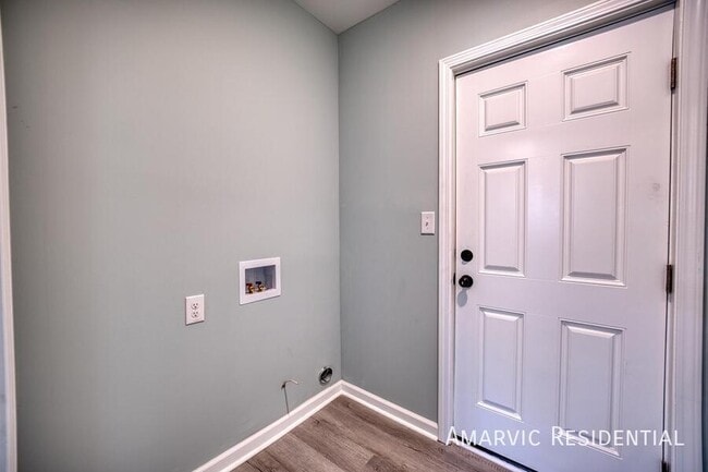 Building Photo - 3541 Zeno St