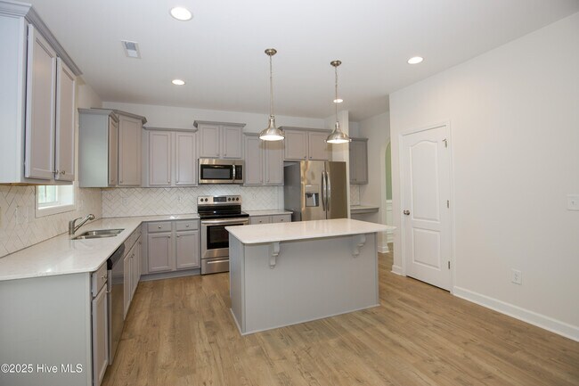 Building Photo - 1170 Camellia Dr