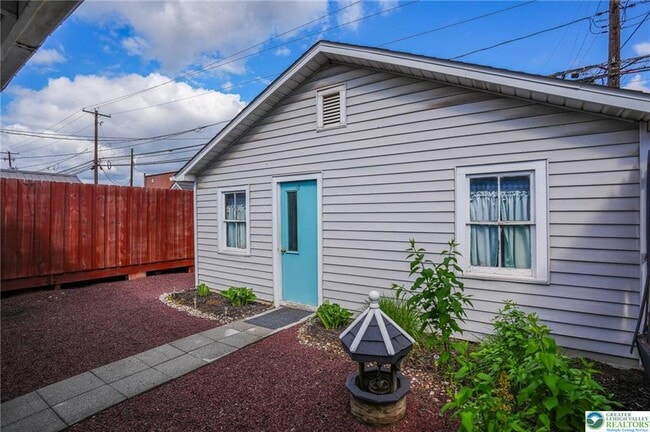 Building Photo - 637 Lehigh Ave