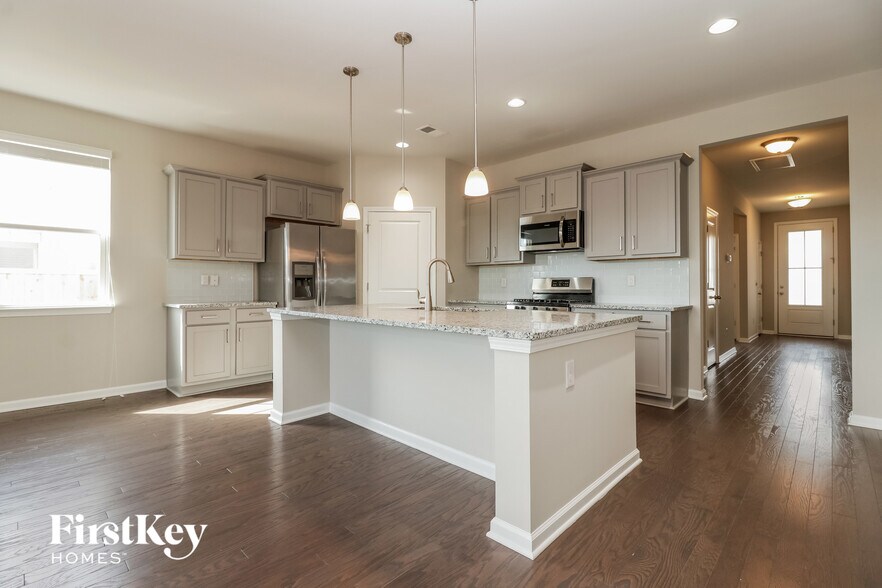 Building Photo - 458 Zenith Blvd