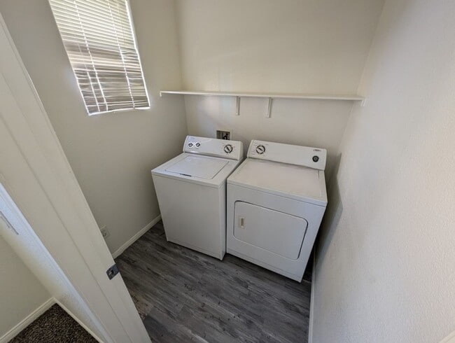 Building Photo - 7593 Perla Del Mar Ave