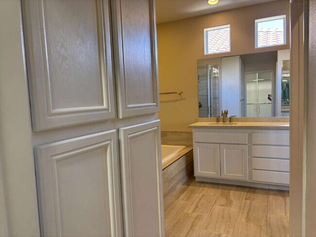 Building Photo - 45218 Coeur Dalene Dr