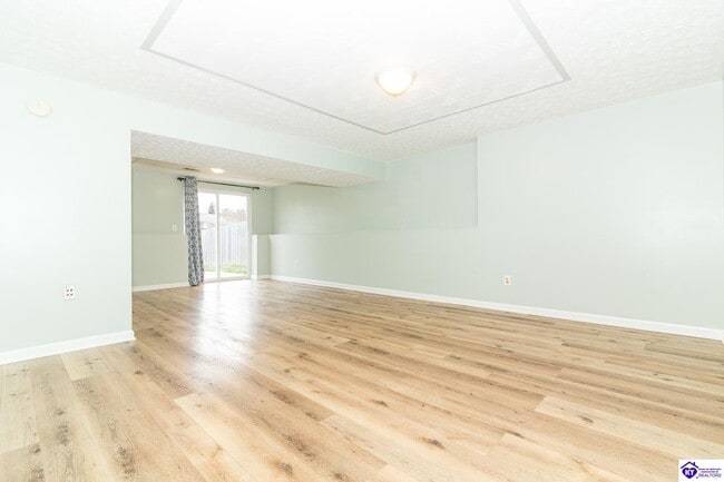 Building Photo - 214 Eagle Way