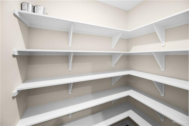 Building Photo - 30 Westcave Falls Ln