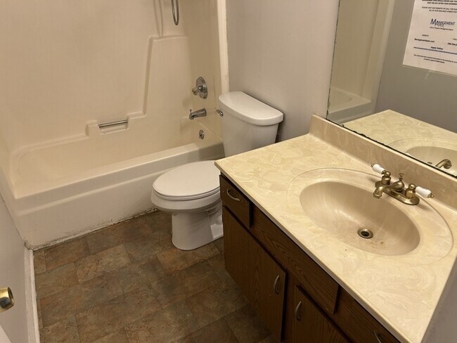 Building Photo - 3615 N Crestview Dr NW