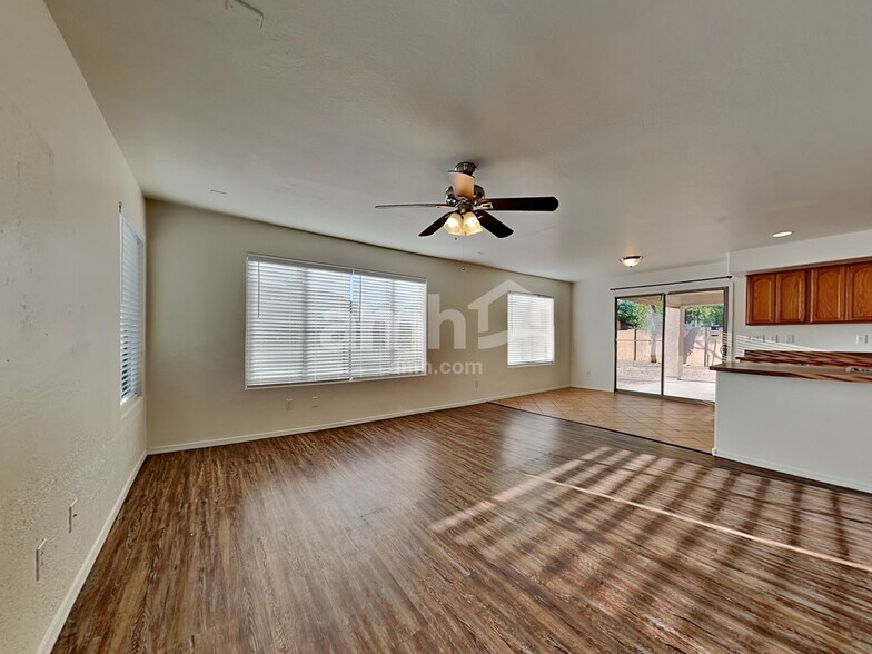 Building Photo - 6208 S 52nd Dr