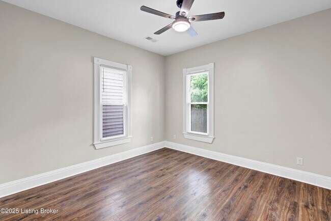 Building Photo - 1426 S Brook St