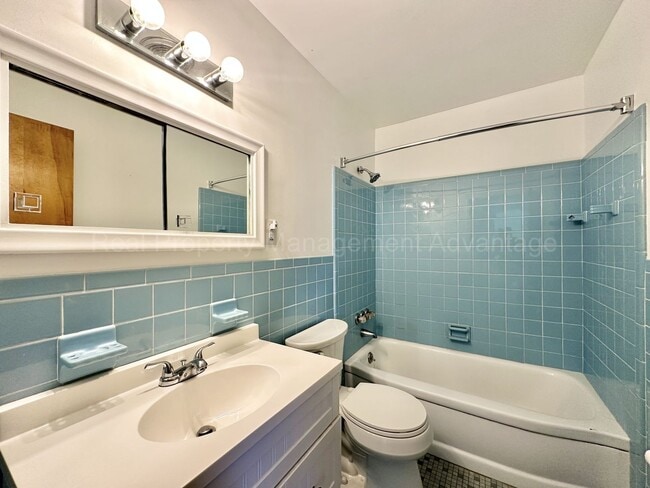 Building Photo - Spacious 4-Bedroom, 2-Bath Home in Clawson – Minutes from Downtown!