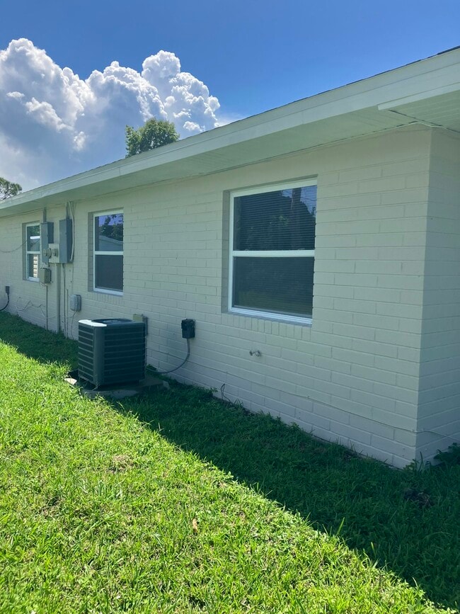 Building Photo - 5774 Gallatin Ln