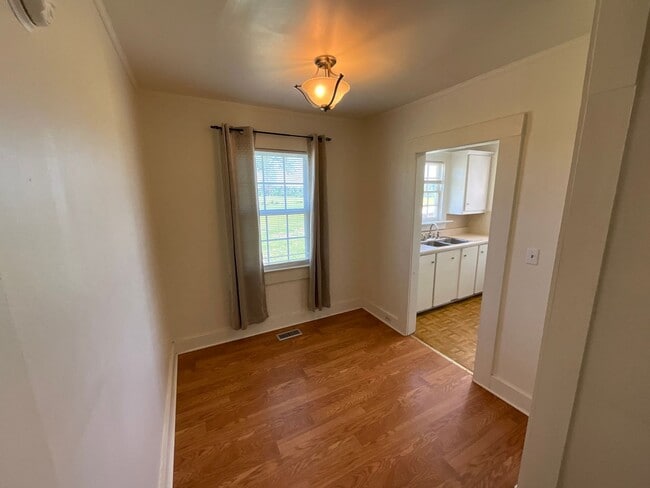 Building Photo - Quiet 2/1 Country Home in Marianna
