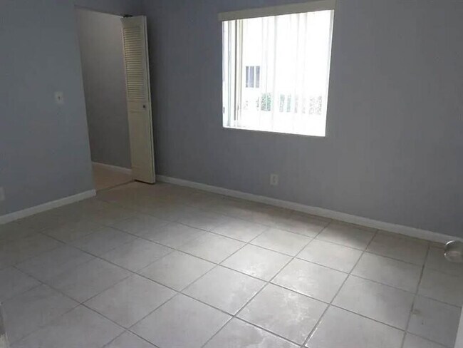 Building Photo - 3560 Pine Needle Dr