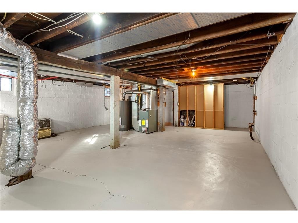Building Photo - 203 Annapolis St W