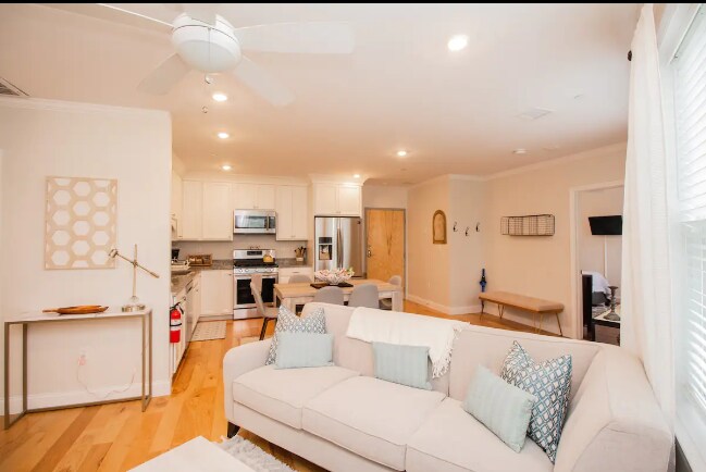 Building Photo - 1008 Tremont St